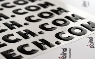 logo tech na napisach 3d doming