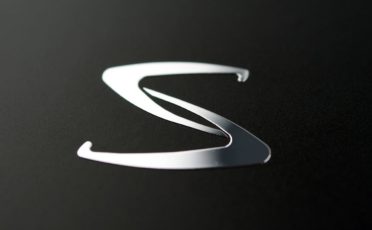 emblematy chromowane z logo s