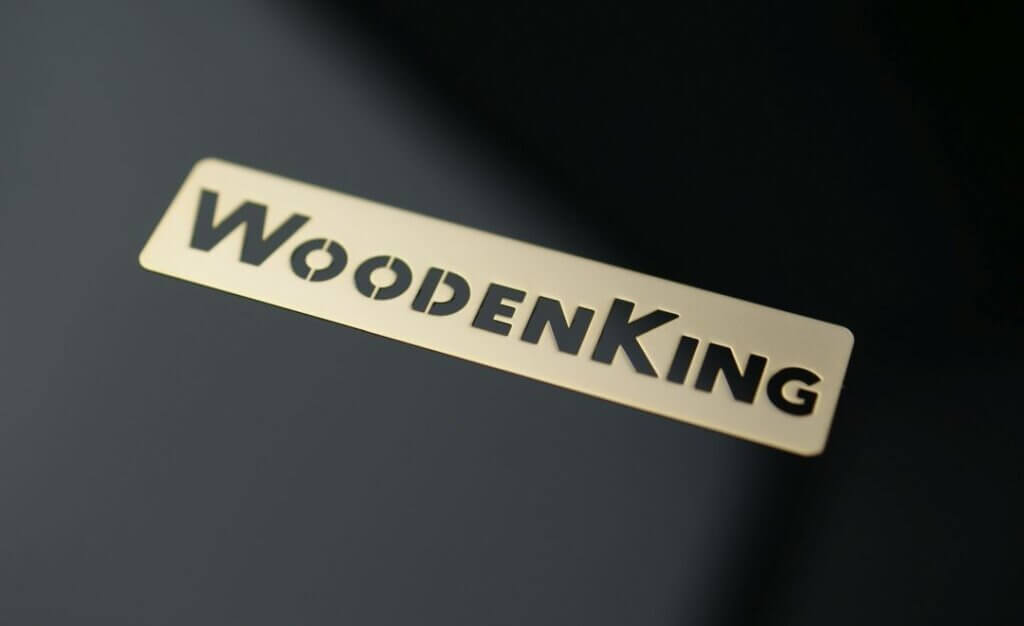 złoty emblemat chromowany logo woodenking