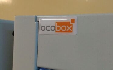 wypukłe etykiety 3d na meble metalowe