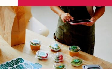 naklejki i etykiety tworzące wizerunek marki