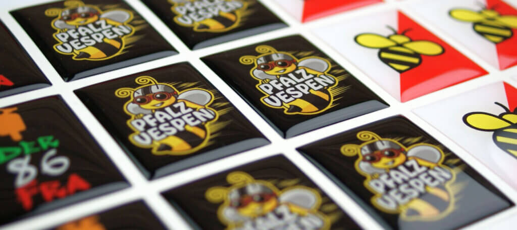 czarne naklejki doming z zółtą pszczołą firmy pfalz vespen