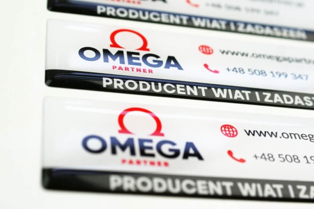 Naklejki 3D wypukłe z logo firmy omega