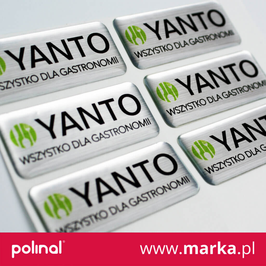 srebrne naklejki wypukłe firmy yanto z zielonym logo