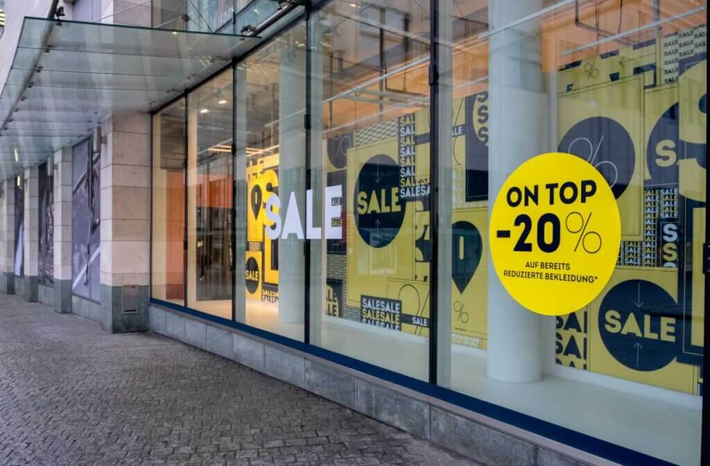 Naklejki na witrynie sklepowej w Dortmundzie